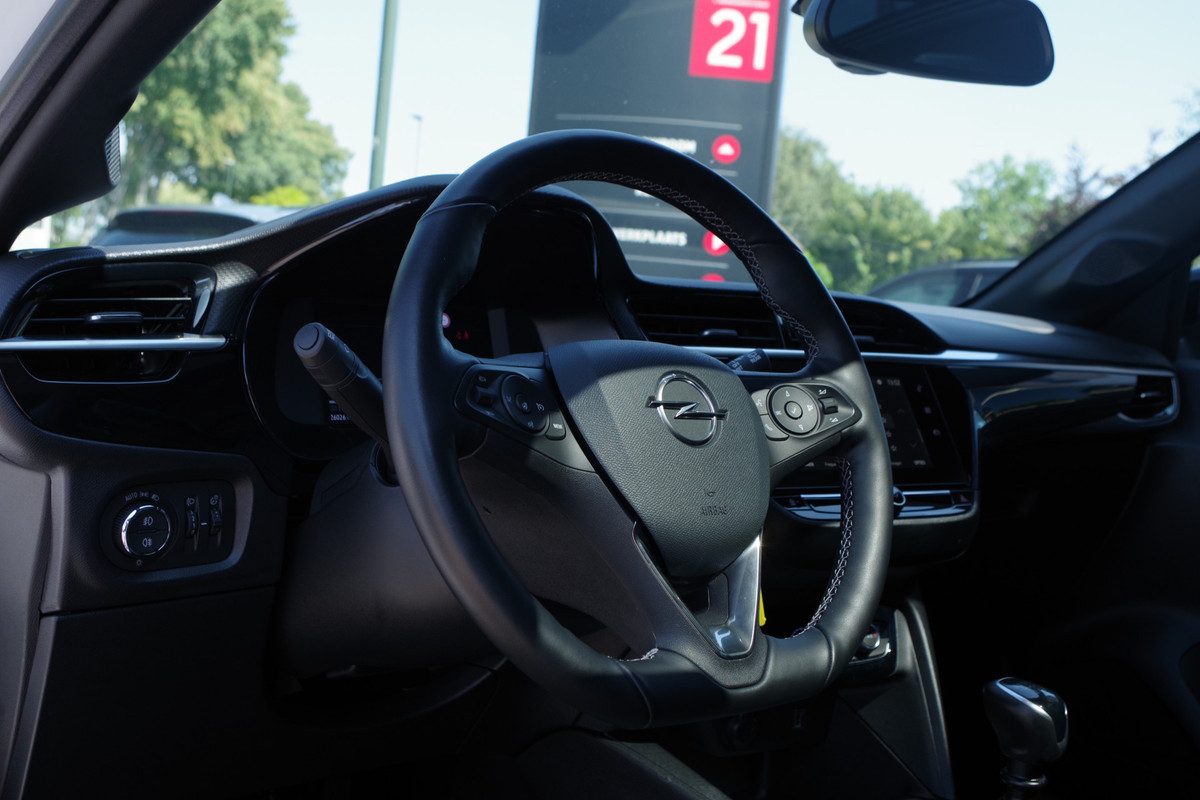 Opel Corsa 1.2 101 PK Elegance, Panoramadak, Camera, Stoelverwarming, Carplay Opel Corsa 1.2 101 PK Elegance, Panoramadak, Camera, Stoelverwarming, Carplay