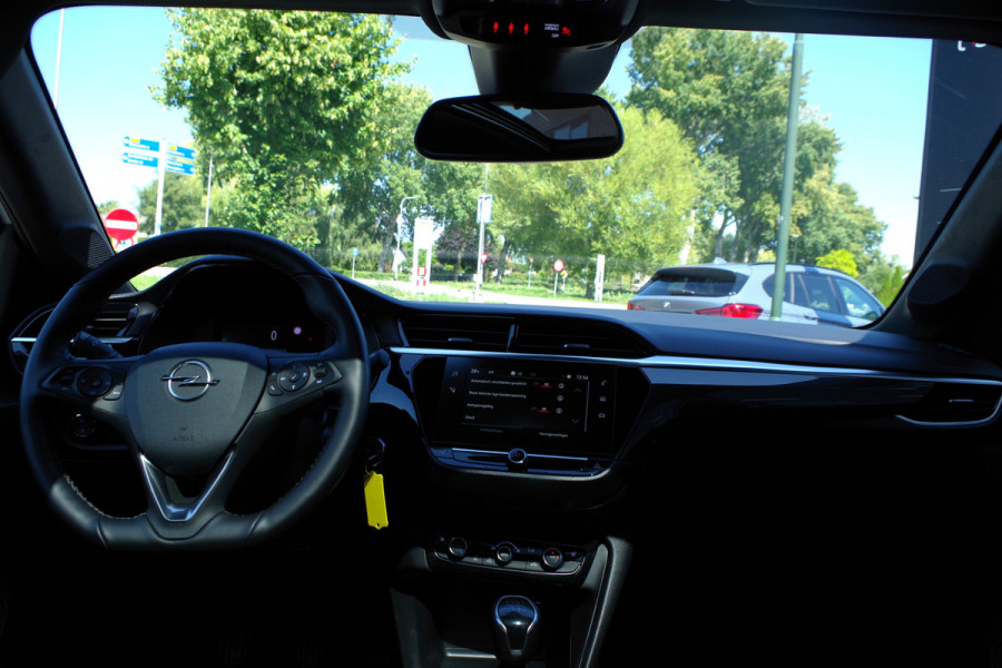 Opel Corsa 1.2 101 PK Elegance, Panoramadak, Camera, Stoelverwarming, Carplay
