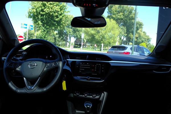 Opel Corsa 1.2 101 PK Elegance, Panoramadak, Camera, Stoelverwarming, Carplay