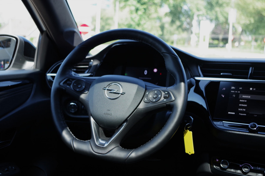 Opel Corsa 1.2 101 PK Elegance, Panoramadak, Camera, Stoelverwarming, Carplay