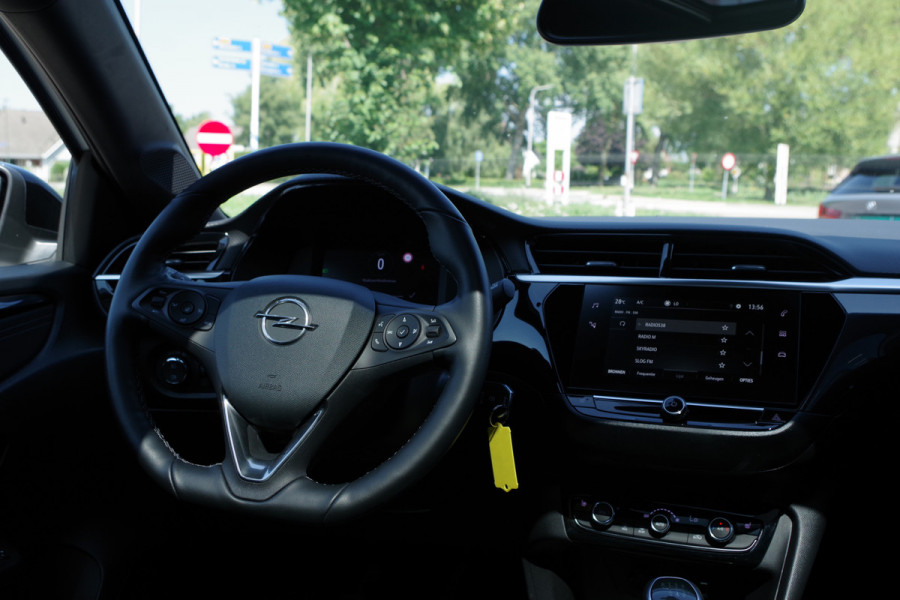Opel Corsa 1.2 101 PK Elegance, Panoramadak, Camera, Stoelverwarming, Carplay