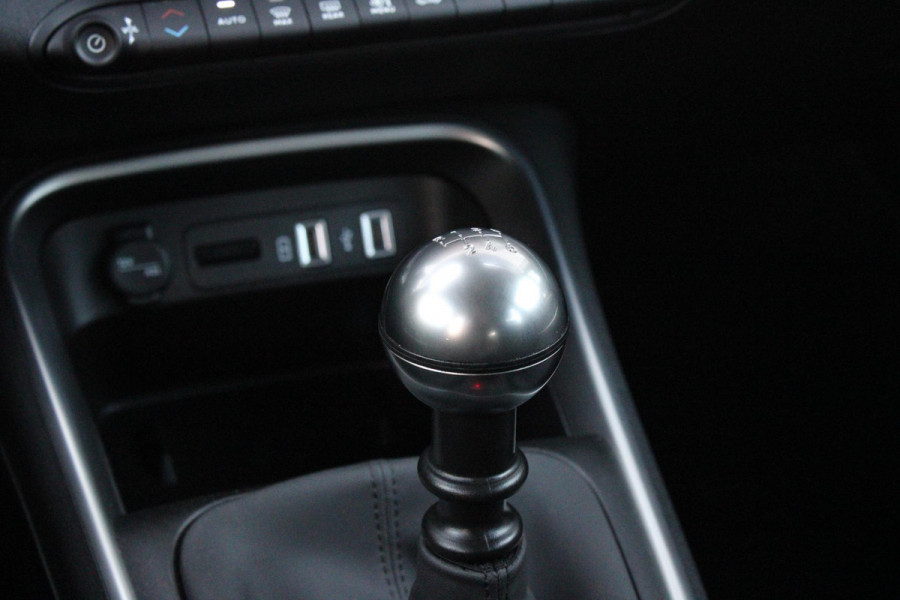 Jeep Avenger 1.2 100PK ALTITUDE | JBL AUDIO | NAVIGATIE | STOEL VERWARMING | DRAADLOZE APPLE CARPLAY/ANDROID AUTO | DRAADLOZE TELEFOONLADER | ADAPTIVE CRUISE CONTROL | DAB+ RADIO | LED KOPLAMPEN | LICHTMETALEN VELGEN | KEYLESS ENTRY/START | ELEKTRISCH BEDIENBARE ACHTERKLEP | CLIMATE CONTROL |