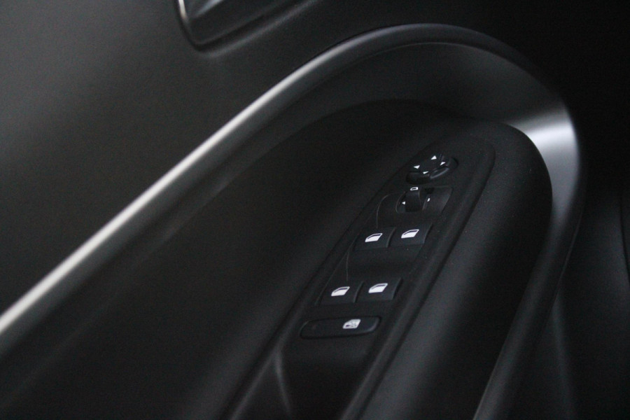 Jeep Avenger 1.2 100PK ALTITUDE | JBL AUDIO | NAVIGATIE | STOEL VERWARMING | DRAADLOZE APPLE CARPLAY/ANDROID AUTO | DRAADLOZE TELEFOONLADER | ADAPTIVE CRUISE CONTROL | DAB+ RADIO | LED KOPLAMPEN | LICHTMETALEN VELGEN | KEYLESS ENTRY/START | ELEKTRISCH BEDIENBARE ACHTERKLEP | CLIMATE CONTROL |