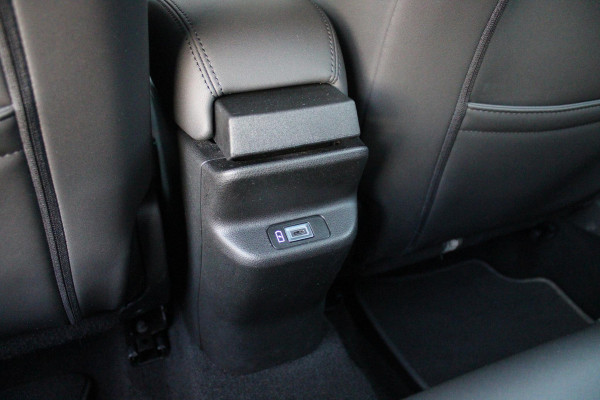 Jeep Avenger 1.2 100PK ALTITUDE | JBL AUDIO | NAVIGATIE | STOEL VERWARMING | DRAADLOZE APPLE CARPLAY/ANDROID AUTO | DRAADLOZE TELEFOONLADER | ADAPTIVE CRUISE CONTROL | DAB+ RADIO | LED KOPLAMPEN | LICHTMETALEN VELGEN | KEYLESS ENTRY/START | ELEKTRISCH BEDIENBARE ACHTERKLEP | CLIMATE CONTROL |