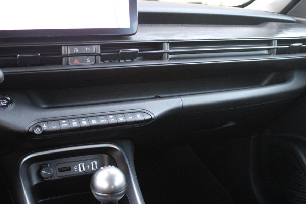 Jeep Avenger 1.2 100PK ALTITUDE | JBL AUDIO | NAVIGATIE | STOEL VERWARMING | DRAADLOZE APPLE CARPLAY/ANDROID AUTO | DRAADLOZE TELEFOONLADER | ADAPTIVE CRUISE CONTROL | DAB+ RADIO | LED KOPLAMPEN | LICHTMETALEN VELGEN | KEYLESS ENTRY/START | ELEKTRISCH BEDIENBARE ACHTERKLEP | CLIMATE CONTROL |