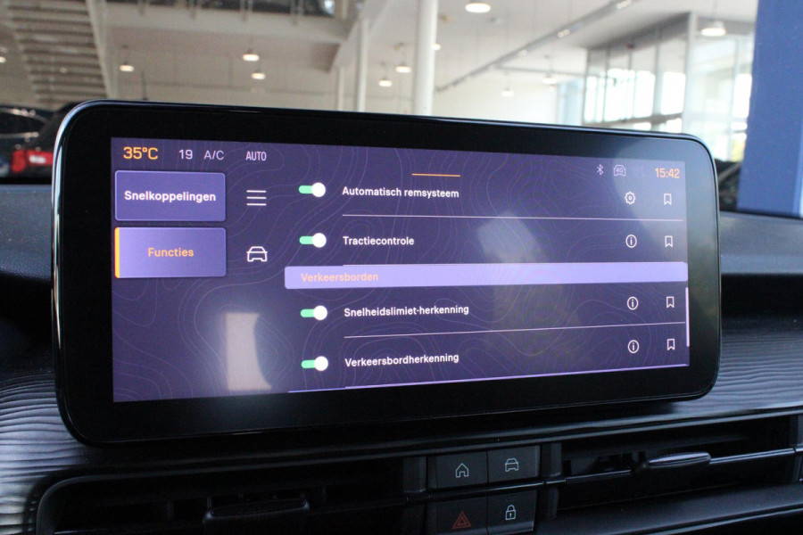 Jeep Avenger 1.2 100PK ALTITUDE | JBL AUDIO | NAVIGATIE | STOEL VERWARMING | DRAADLOZE APPLE CARPLAY/ANDROID AUTO | DRAADLOZE TELEFOONLADER | ADAPTIVE CRUISE CONTROL | DAB+ RADIO | LED KOPLAMPEN | LICHTMETALEN VELGEN | KEYLESS ENTRY/START | ELEKTRISCH BEDIENBARE ACHTERKLEP | CLIMATE CONTROL |