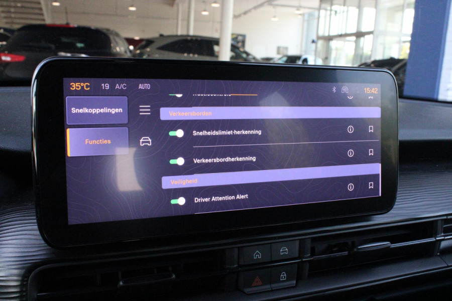 Jeep Avenger 1.2 100PK ALTITUDE | JBL AUDIO | NAVIGATIE | STOEL VERWARMING | DRAADLOZE APPLE CARPLAY/ANDROID AUTO | DRAADLOZE TELEFOONLADER | ADAPTIVE CRUISE CONTROL | DAB+ RADIO | LED KOPLAMPEN | LICHTMETALEN VELGEN | KEYLESS ENTRY/START | ELEKTRISCH BEDIENBARE ACHTERKLEP | CLIMATE CONTROL |