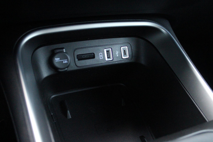 Jeep Avenger 1.2 100PK ALTITUDE | JBL AUDIO | NAVIGATIE | STOEL VERWARMING | DRAADLOZE APPLE CARPLAY/ANDROID AUTO | DRAADLOZE TELEFOONLADER | ADAPTIVE CRUISE CONTROL | DAB+ RADIO | LED KOPLAMPEN | LICHTMETALEN VELGEN | KEYLESS ENTRY/START | ELEKTRISCH BEDIENBARE ACHTERKLEP | CLIMATE CONTROL |