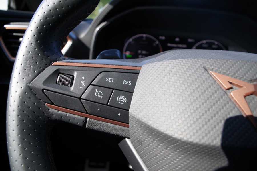 CUPRA Leon Sportstourer 1.4 e-Hybrid 245 PK VZ Copper Edition, Adap. Cruise Control, Kuipstoelen, Sfeerverlichting, LED