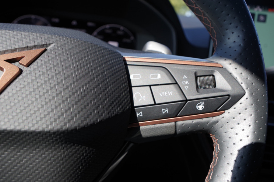 CUPRA Leon Sportstourer 1.4 e-Hybrid 245 PK VZ Copper Edition, Adap. Cruise Control, Kuipstoelen, Sfeerverlichting, LED