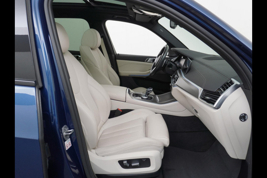 BMW X5 xDrive45e High Executive M SPORT VAN: 69.900,- VOOR: 64.440,- UW HERFSTVOORDEEL: 5.460,- M SPORT MEMORY SEAT | LASER LED | DRIV. ASS. PROFFESIONAL | PANO | 360 CAMERA | LUCHTVERING| ELEK. TREKHAAK | MEGA VOL!