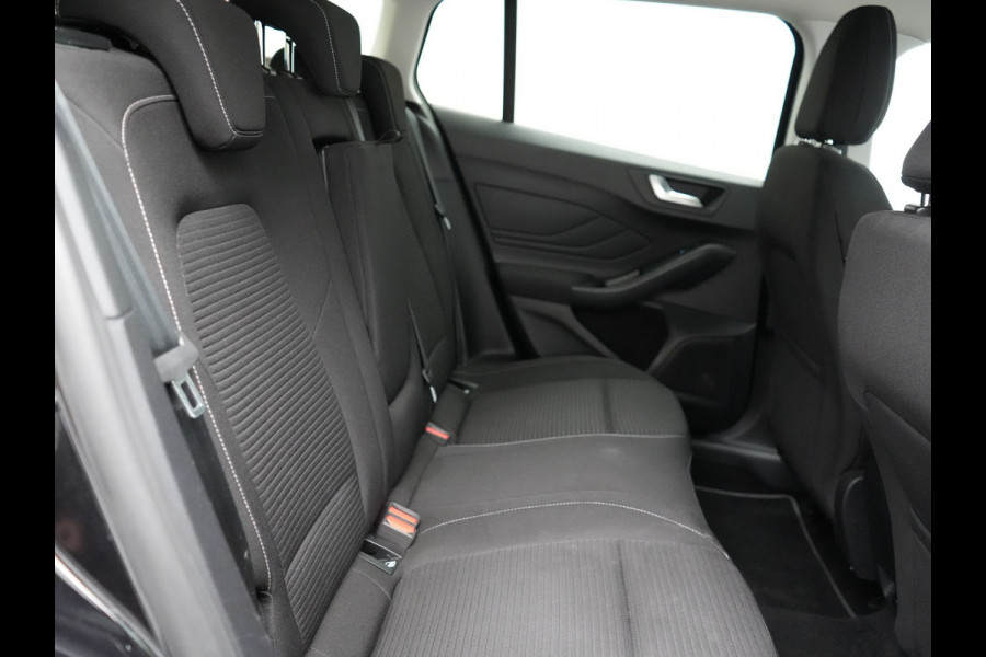 Ford Focus EcoBoost Hybrid 155pk Dealer O.H | Trekhaak Af Fabriek | Adaptive Cruise | Camera | Apple Carplay | Verwarmde Sportstoel & Stuur | Navigatie | Blis | Virtual | DAB |