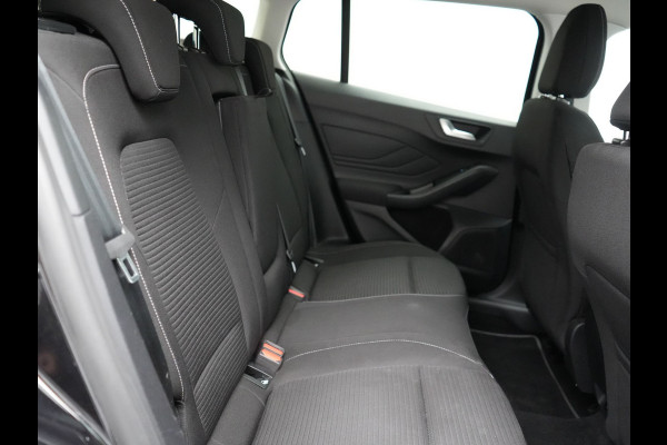 Ford Focus EcoBoost Hybrid 155pk Dealer O.H | Trekhaak Af Fabriek | Adaptive Cruise | Camera | Apple Carplay | Verwarmde Sportstoel & Stuur | Navigatie | Blis | Virtual | DAB |