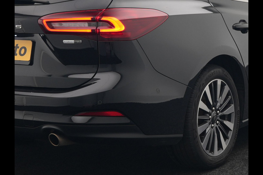 Ford Focus EcoBoost Hybrid 155pk Dealer O.H | Trekhaak Af Fabriek | Adaptive Cruise | Camera | Apple Carplay | Verwarmde Sportstoel & Stuur | Navigatie | Blis | Virtual | DAB |