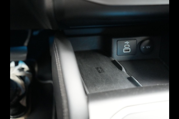 Ford Focus EcoBoost Hybrid 155pk Dealer O.H | Trekhaak Af Fabriek | Adaptive Cruise | Camera | Apple Carplay | Verwarmde Sportstoel & Stuur | Navigatie | Blis | Virtual | DAB |