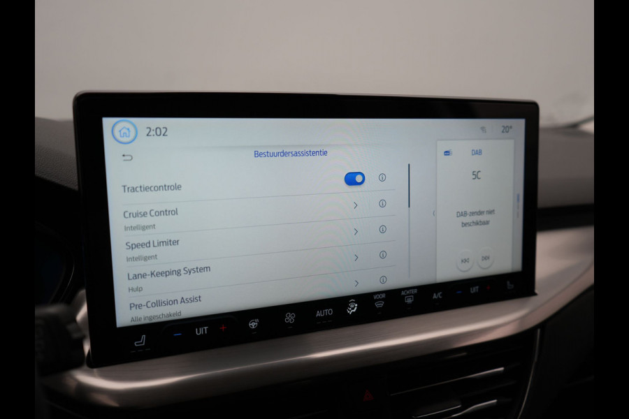 Ford Focus EcoBoost Hybrid 155pk Dealer O.H | Trekhaak Af Fabriek | Adaptive Cruise | Camera | Apple Carplay | Verwarmde Sportstoel & Stuur | Navigatie | Blis | Virtual | DAB |