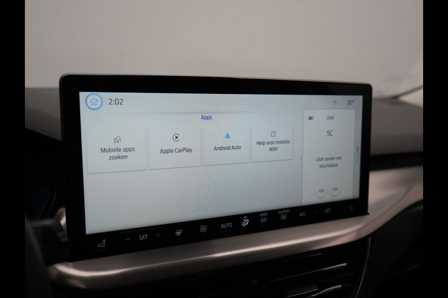 Ford Focus EcoBoost Hybrid 155pk Dealer O.H | Trekhaak Af Fabriek | Adaptive Cruise | Camera | Apple Carplay | Verwarmde Sportstoel & Stuur | Navigatie | Blis | Virtual | DAB |