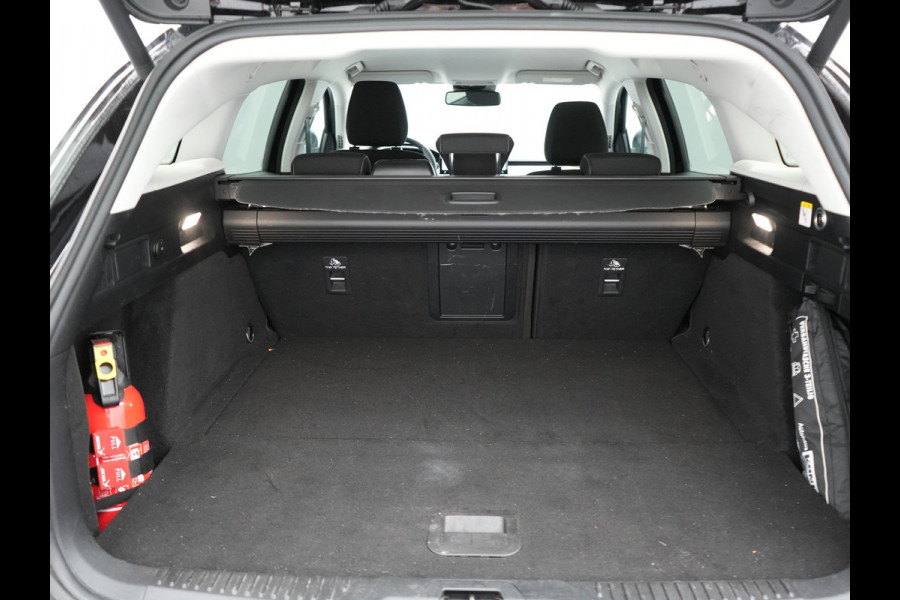 Ford Focus EcoBoost Hybrid 155pk Dealer O.H | Trekhaak Af Fabriek | Adaptive Cruise | Camera | Apple Carplay | Verwarmde Sportstoel & Stuur | Navigatie | Blis | Virtual | DAB |
