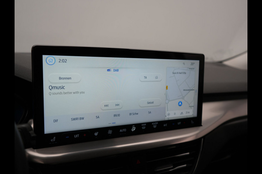 Ford Focus EcoBoost Hybrid 155pk Dealer O.H | Trekhaak Af Fabriek | Adaptive Cruise | Camera | Apple Carplay | Verwarmde Sportstoel & Stuur | Navigatie | Blis | Virtual | DAB |