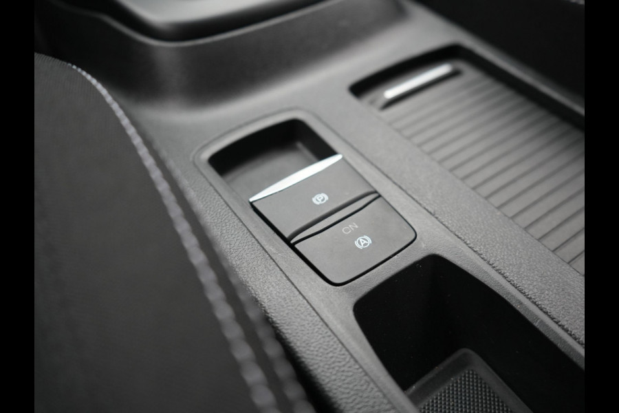 Ford Focus EcoBoost Hybrid 155pk Dealer O.H | Trekhaak Af Fabriek | Adaptive Cruise | Camera | Apple Carplay | Verwarmde Sportstoel & Stuur | Navigatie | Blis | Virtual | DAB |