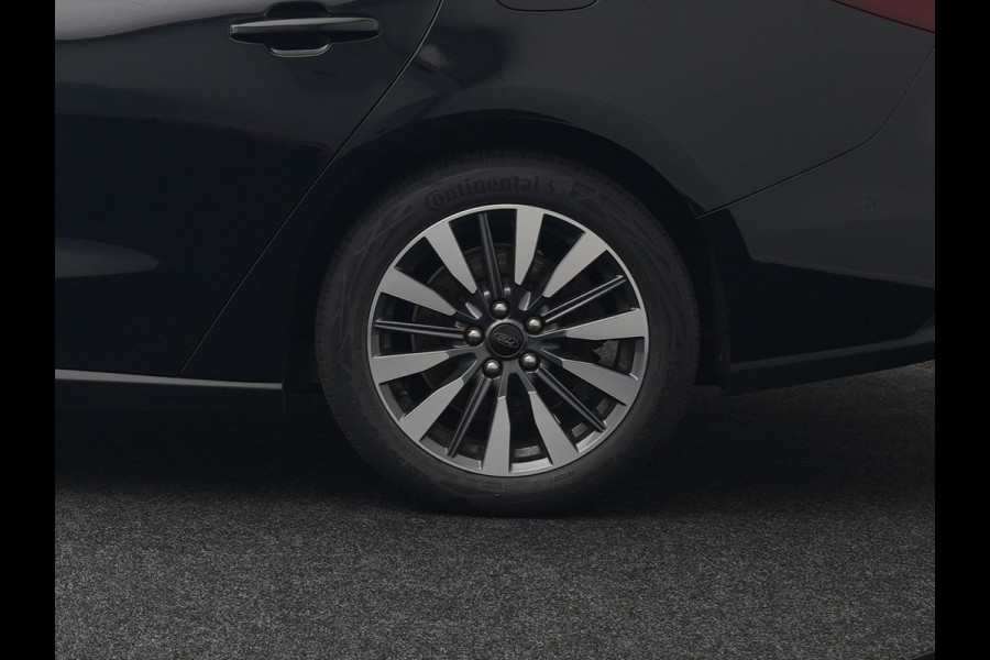 Ford Focus EcoBoost Hybrid 155pk Dealer O.H | Trekhaak Af Fabriek | Adaptive Cruise | Camera | Apple Carplay | Verwarmde Sportstoel & Stuur | Navigatie | Blis | Virtual | DAB |