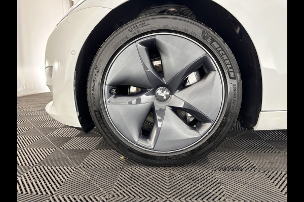 Tesla Model 3 Long Range AWD 75 kWh [ 3-Fase ] (INCL-BTW) Aut. *PANO | AUTO-PILOT | LUXURY-LEATHER | TOWBAR | KEYLESS | FULL-LED | MEMORY-PACK | SURROUND-VIEW | DAB | CARPLAY | DIGI-COCKPIT | LANE-ASSIST | COMFORT-SEATS | 18"ALU*