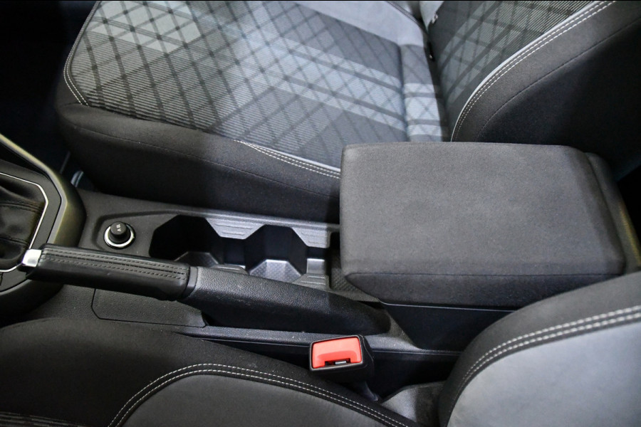 Volkswagen Taigo 1.5 TSI R-Line Business Pano Camera