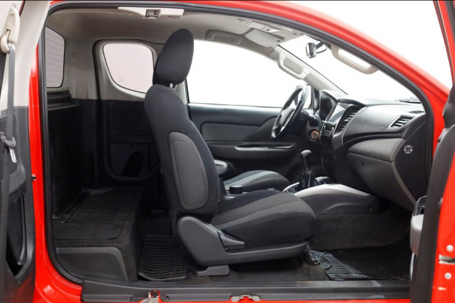 Mitsubishi L200 2.4 DI-D 180pk Club Cab Intense 4x4 High/Low Gearing + Diff. Lock 12-2018