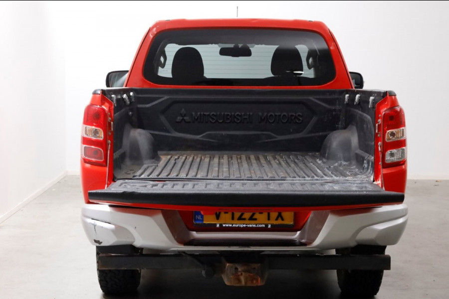Mitsubishi L200 2.4 DI-D 180pk Club Cab Intense 4x4 High/Low Gearing + Diff. Lock 12-2018