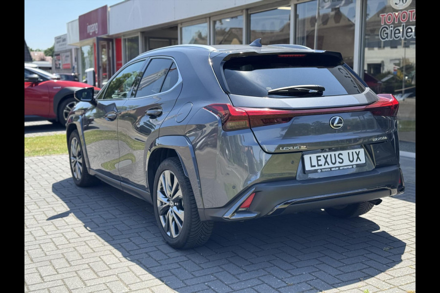 Lexus UX 250h F Sport Line | Facelift, Head up display, Blind Spot, 18 inch, Parkeersensoren, Stoel + Stuurverwarming, Groot scherm