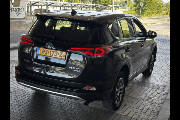 Toyota RAV4 2.5 HYBRID DYNAMIC BLACK GARANTIE 10-2027 NAVI.ADAPTIVE CRUISE.PDC VOOR+ACHTER 100% ONDERHOUDEN