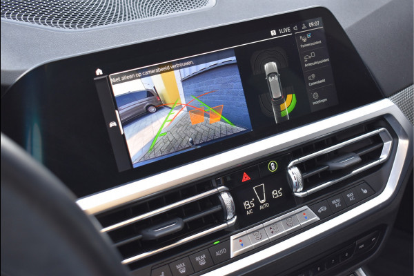 BMW 3 Serie Touring 330e xDrive M-Sport 292 Pk Pano Head-Up Laser Leder 19 Inch