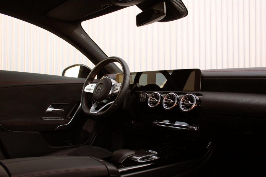 Mercedes-Benz CLA-Klasse Shooting Brake CLA 220 Aut. AMG Line Night, Pano, Sfeerverl.