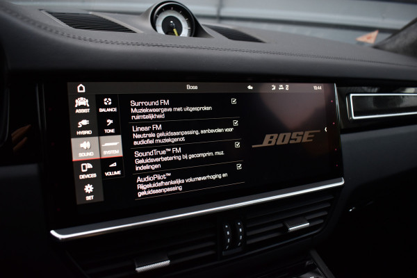 Porsche Cayenne Coupé 3.0 E-Hybrid 462pk Lightweight Package | Carbon Pack | 22'' Velgen | Keramisch | Techart voorbumper | PDLS+ Matrix | 360 Camera | Bose | Sportuitlaat |