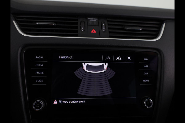 Škoda Octavia Combi 1.0 TSI Greentech Business Edition 115 pk | Navigatie | Parkeersensoren achter | Autom. airco | Apple Carplay/Android Auto | Stoelverwarming |