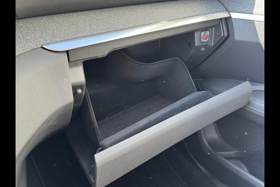 Peugeot 3008 1.6 HYbrid 225 Allure | El. achterklep | Panoramadak | Prijs is rijklaar