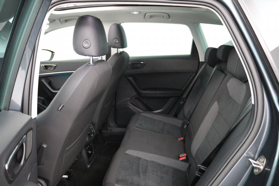 Seat Ateca 1.0 EcoTSI Style Business Intense (PANORAMADAK, STOELVERWARMING, DIGITALE COCKPIT, CAMERA, NAVIGATIE CARPLAY)