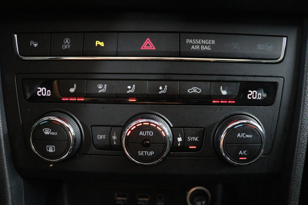 Seat Ateca 1.0 EcoTSI Style Business Intense (PANORAMADAK, STOELVERWARMING, DIGITALE COCKPIT, CAMERA, NAVIGATIE CARPLAY)