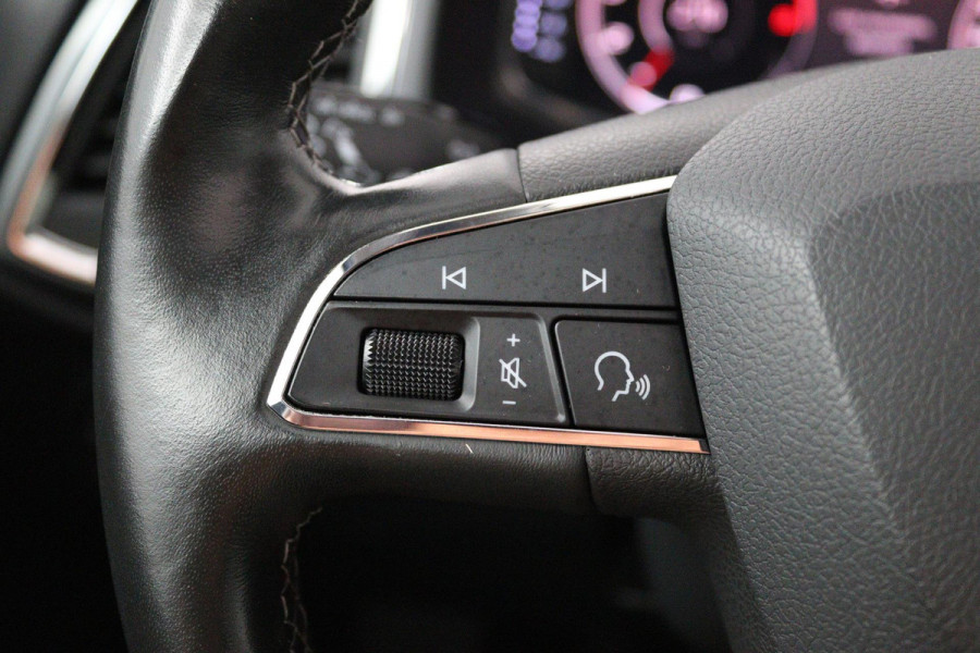 Seat Ateca 1.0 EcoTSI Style Business Intense (PANORAMADAK, STOELVERWARMING, DIGITALE COCKPIT, CAMERA, NAVIGATIE CARPLAY)