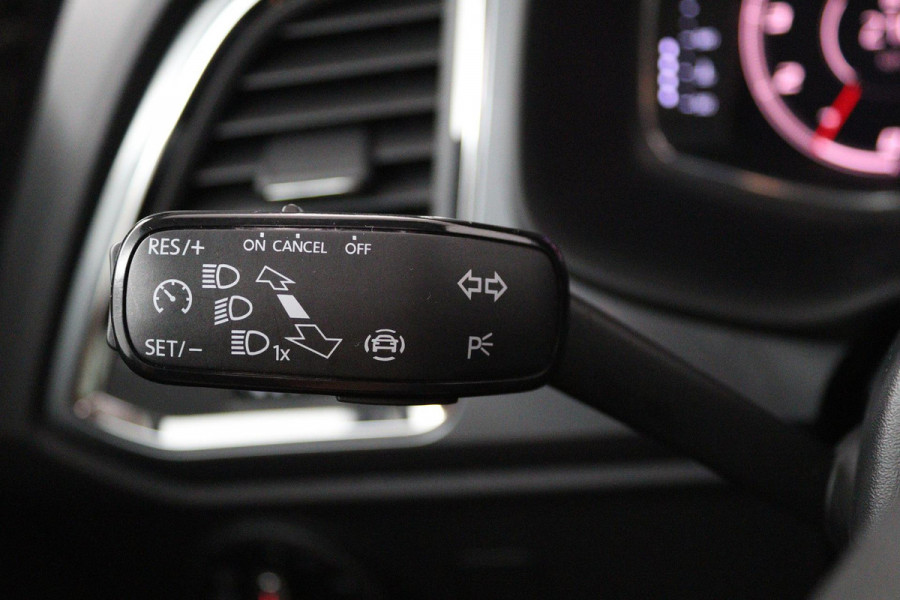 Seat Ateca 1.0 EcoTSI Style Business Intense (PANORAMADAK, STOELVERWARMING, DIGITALE COCKPIT, CAMERA, NAVIGATIE CARPLAY)