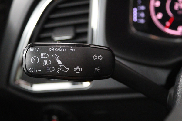 Seat Ateca 1.0 EcoTSI Style Business Intense (PANORAMADAK, STOELVERWARMING, DIGITALE COCKPIT, CAMERA, NAVIGATIE CARPLAY)