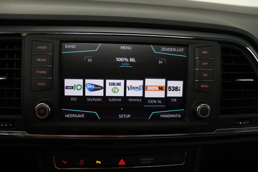 Seat Ateca 1.0 EcoTSI Style Business Intense (PANORAMADAK, STOELVERWARMING, DIGITALE COCKPIT, CAMERA, NAVIGATIE CARPLAY)