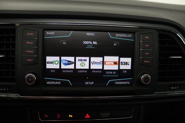 Seat Ateca 1.0 EcoTSI Style Business Intense (PANORAMADAK, STOELVERWARMING, DIGITALE COCKPIT, CAMERA, NAVIGATIE CARPLAY)