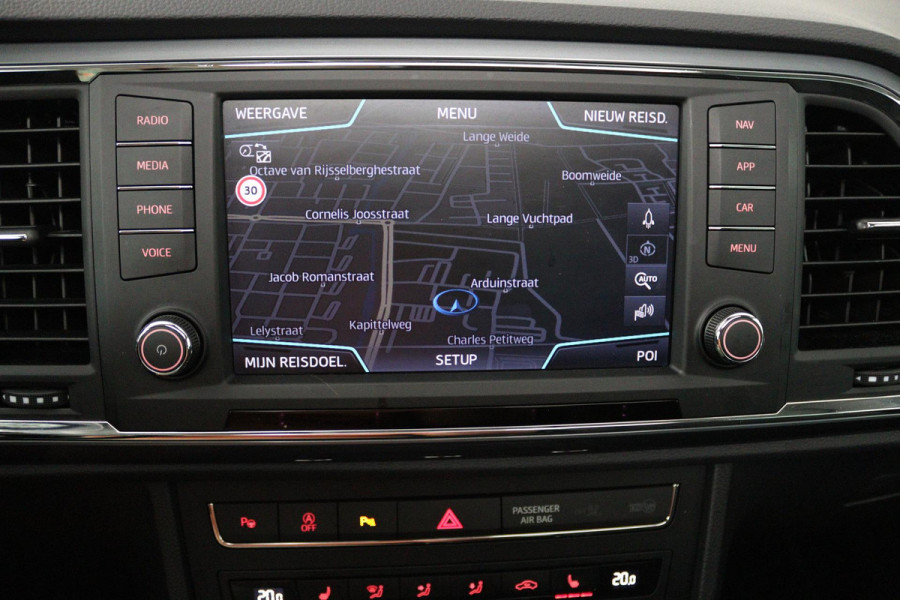Seat Ateca 1.0 EcoTSI Style Business Intense (PANORAMADAK, STOELVERWARMING, DIGITALE COCKPIT, CAMERA, NAVIGATIE CARPLAY)
