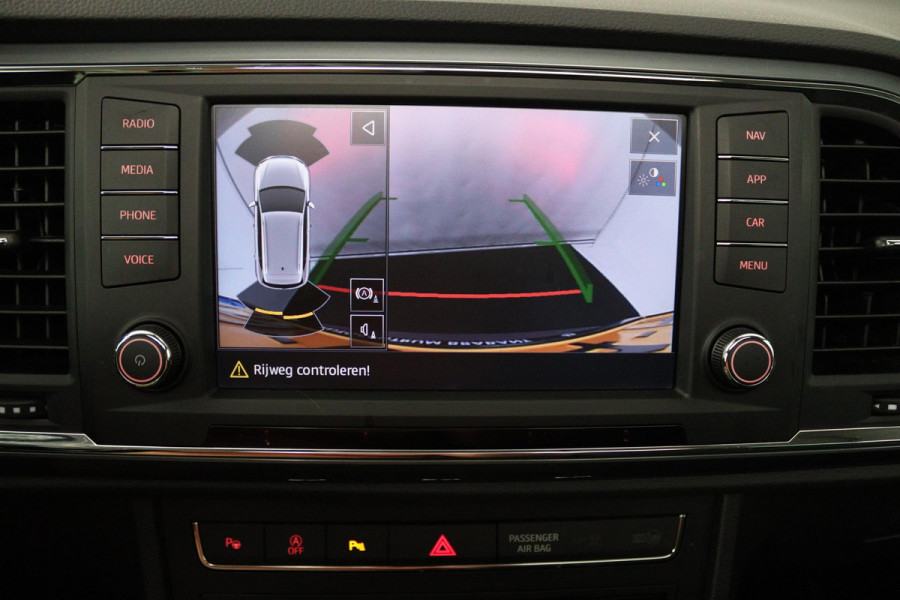 Seat Ateca 1.0 EcoTSI Style Business Intense (PANORAMADAK, STOELVERWARMING, DIGITALE COCKPIT, CAMERA, NAVIGATIE CARPLAY)