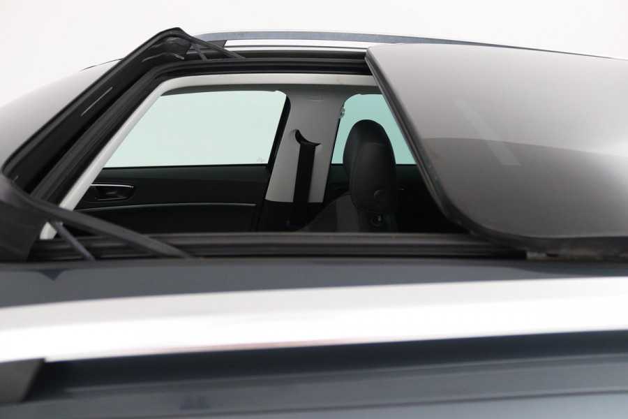 Seat Ateca 1.0 EcoTSI Style Business Intense (PANORAMADAK, STOELVERWARMING, DIGITALE COCKPIT, CAMERA, NAVIGATIE CARPLAY)