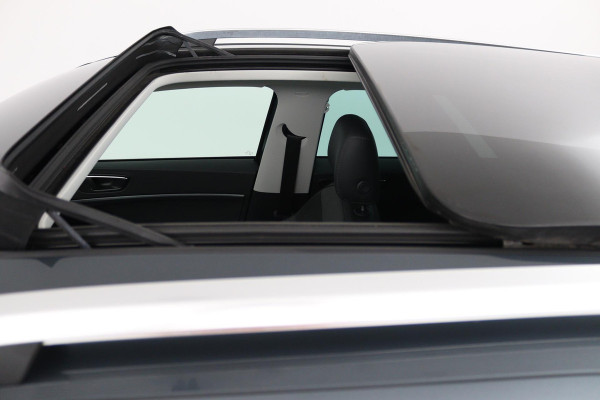 Seat Ateca 1.0 EcoTSI Style Business Intense (PANORAMADAK, STOELVERWARMING, DIGITALE COCKPIT, CAMERA, NAVIGATIE CARPLAY)