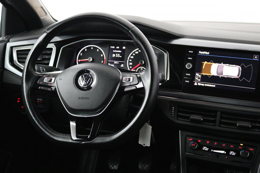 Volkswagen Polo 1.0 TSI Highline (PARKEERSENSOREN, NAVIGATIE, CRUISE ADAPTIEF, CARPLAY, NL-AUTO)