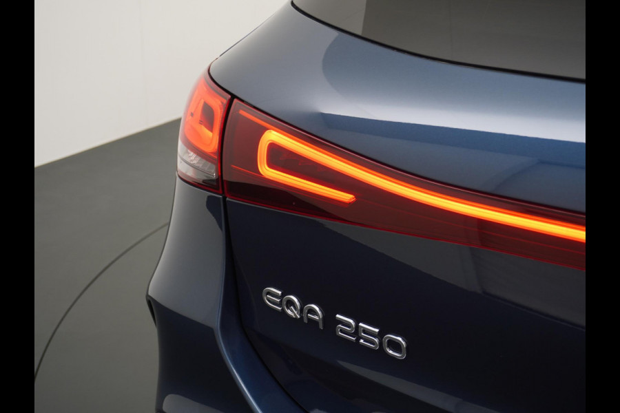Mercedes-Benz EQA 250 67 kWh AMG AMBILIGHT | ADAPTIVE CRUISE | CAMERA | DODE HOEK | COMPLEET DEALER ONDERHOUDEN