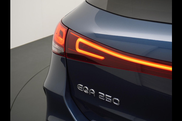 Mercedes-Benz EQA 250 67 kWh AMG AMBILIGHT | ADAPTIVE CRUISE | CAMERA | DODE HOEK | COMPLEET DEALER ONDERHOUDEN